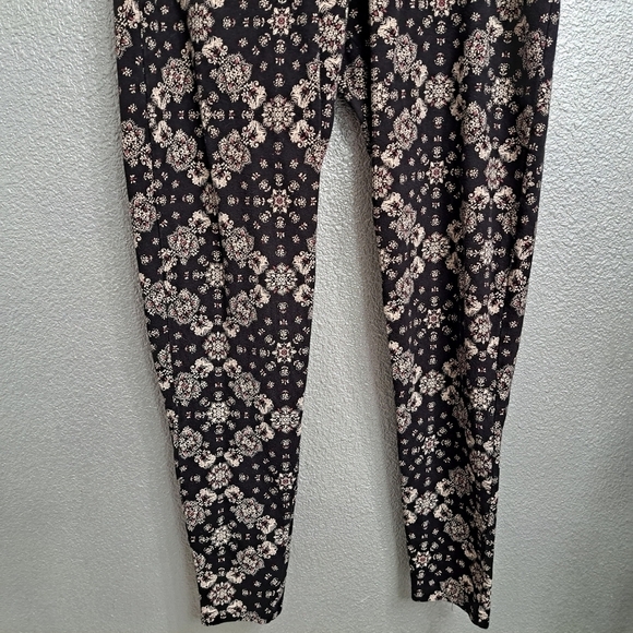 Torrid Women's Floral Pattern Leggings    Size 1 - Picture 3 of 6